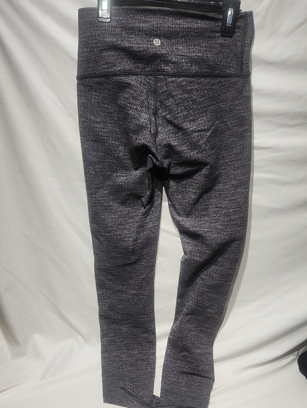 146. Lululemon sz 6 leggings